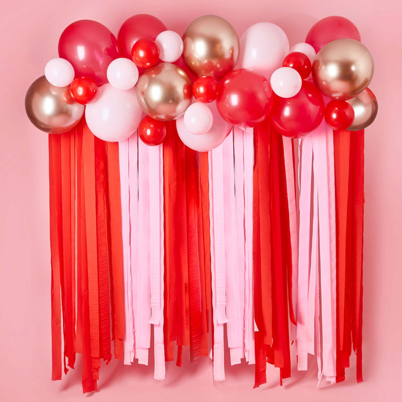 VALENTINE BALLOON & STREAMER BACKDROP SET