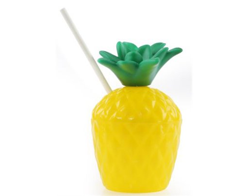 PINEAPPLE CUPS WITH PAPER STRAW